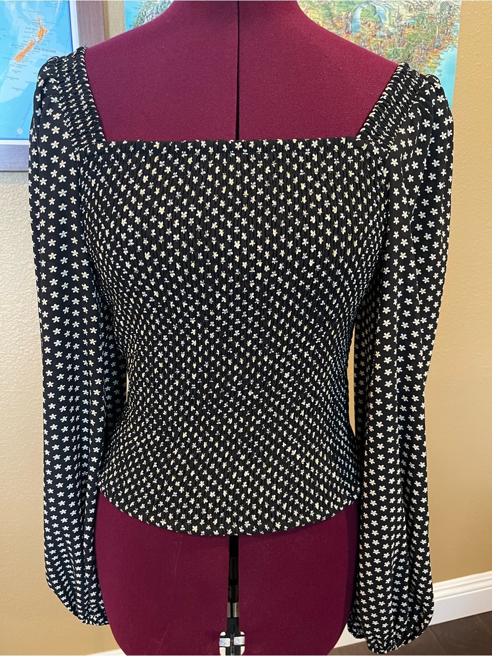 Ted Baker Shirred Bodice Black&White Daisy Long Sleeve Sz 1 UK (0-2 US)